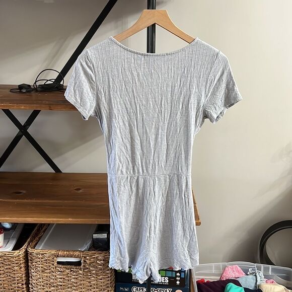 Gray Romper Short Sleeve Shorts - Picture 3 of 3